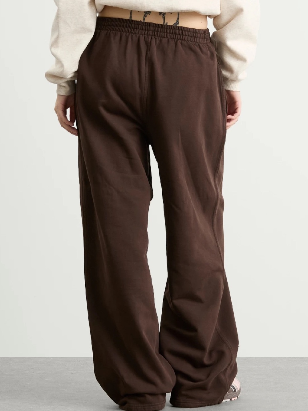SKIMS Boyfriend Fleece Baggy Sweatpant size M in the color espresso NWT - Picture 2 of 8